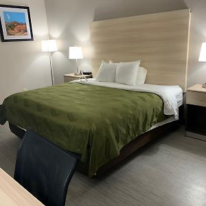 Queen Room Mobility accessible